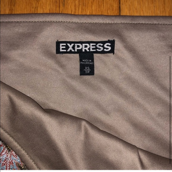 Outfit: T-shirt and skirt! Maroon T-shirt by MADEWELL and multicolored skirt - Picture 5 of 8